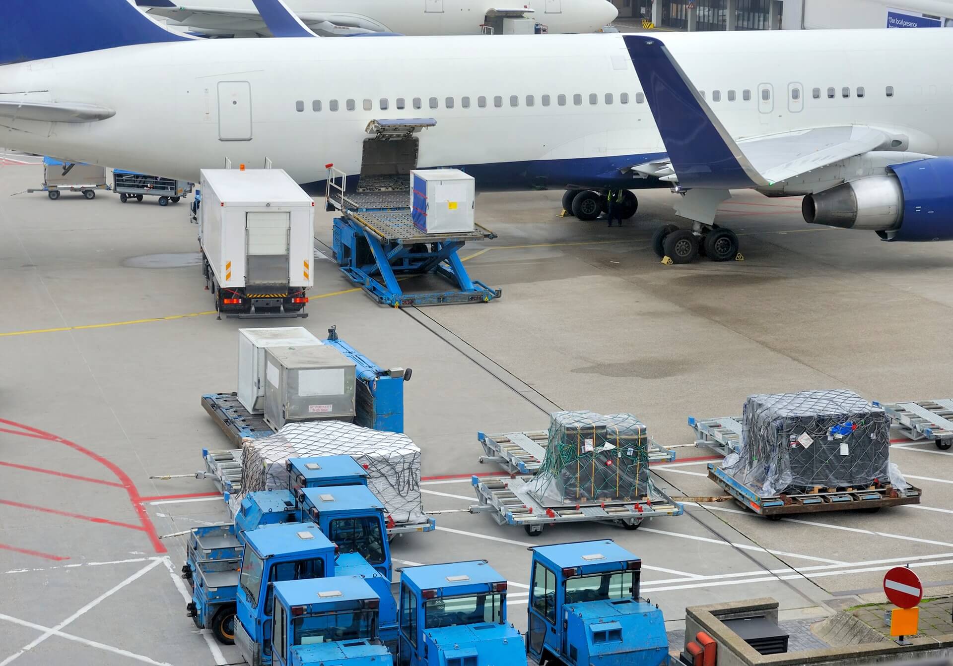 Vận tải hàng không chiếm tỷ trọng lớn về giá trị hàng hóa