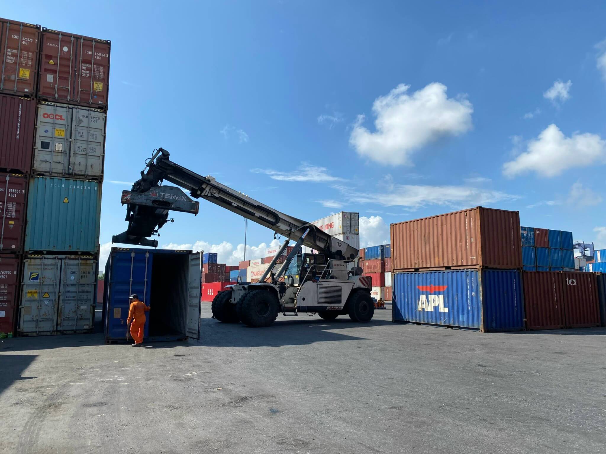 Khai thác hàng hóa xuất khẩu đi Mombasa