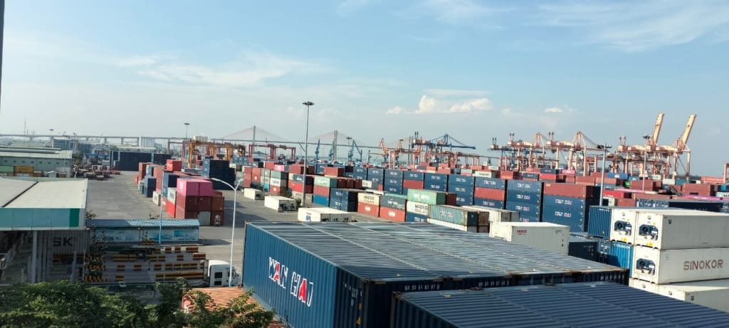 Hình ảnh bãi container hàng hóa tại cảng Hải Phòng