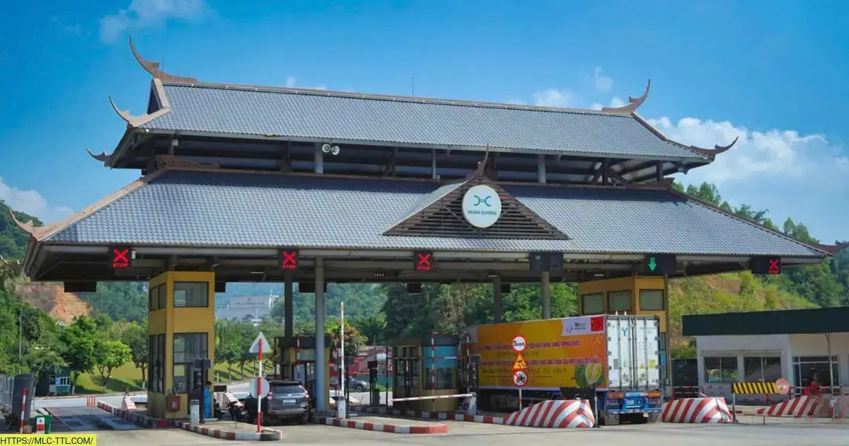 Xe Việt Nam bắt đầu qua cửa khẩu Trung Quốc 