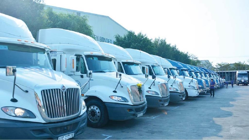 Đội xe vận chuyển container của TTL logistics